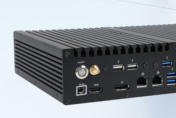 東田嵌入式工控機(jī)端口.png 東田嵌入式工控機(jī)端口.png